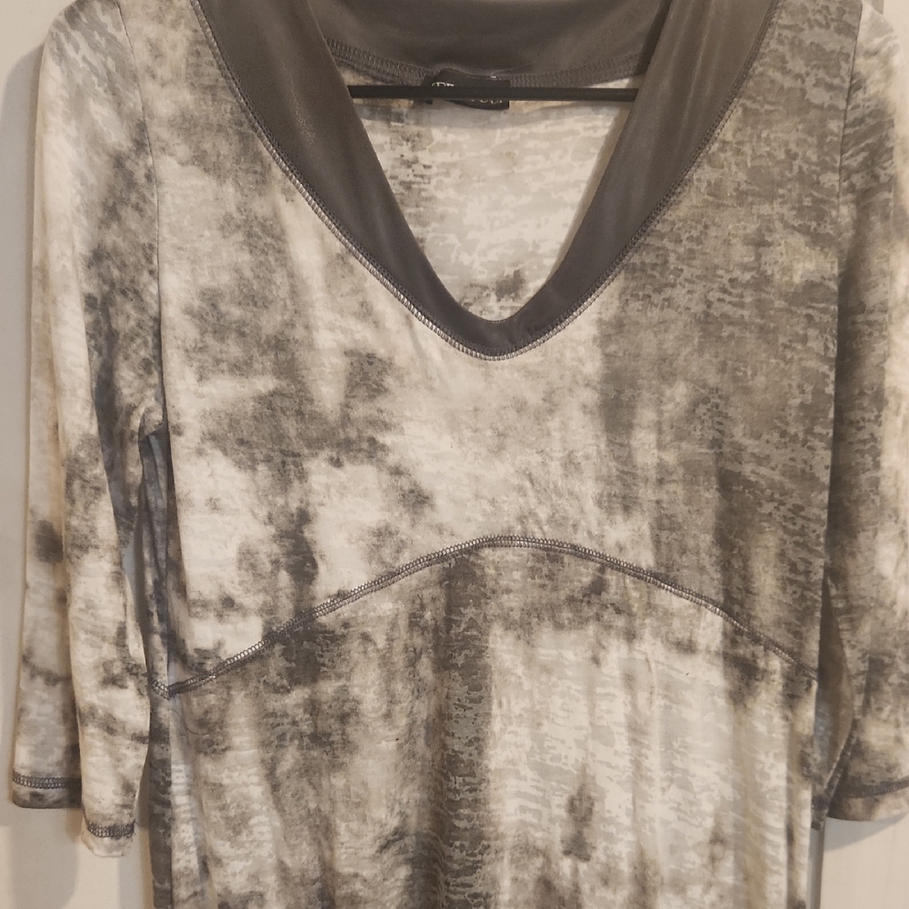 Verducci Gray Print Women's Top